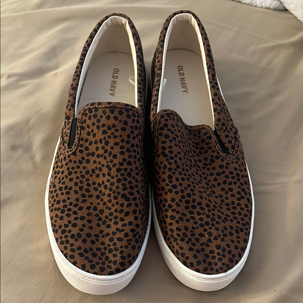 New without tags old navy leopard slip ons